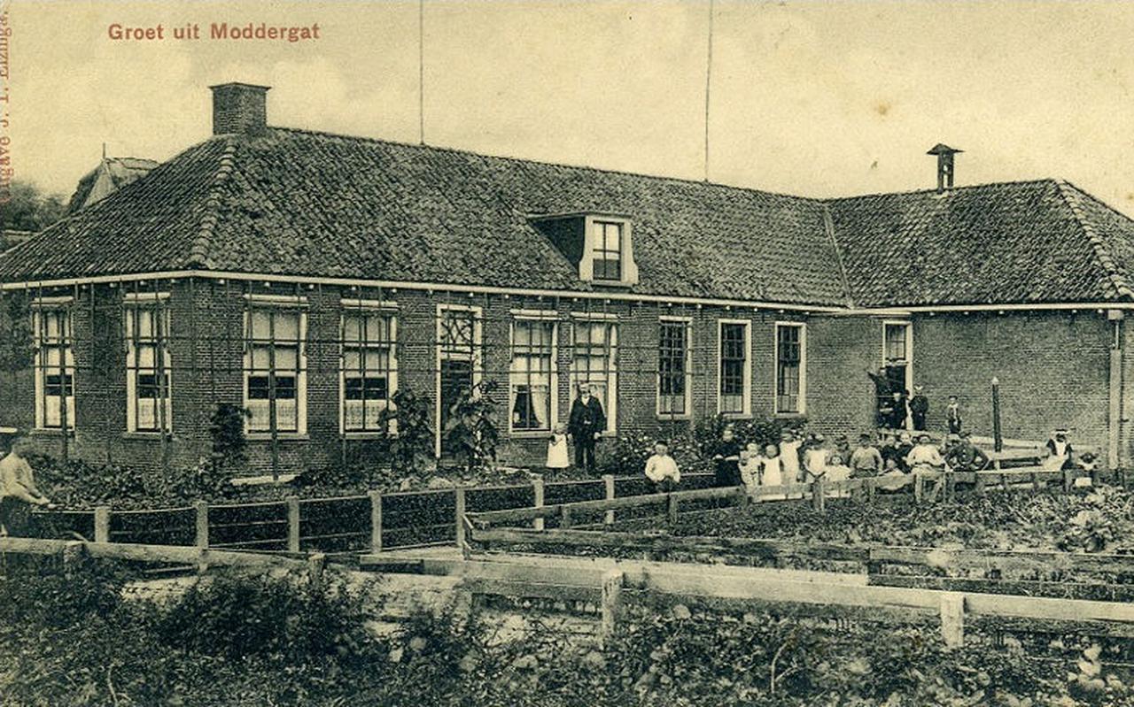 De school in Moddergat rond 1900.