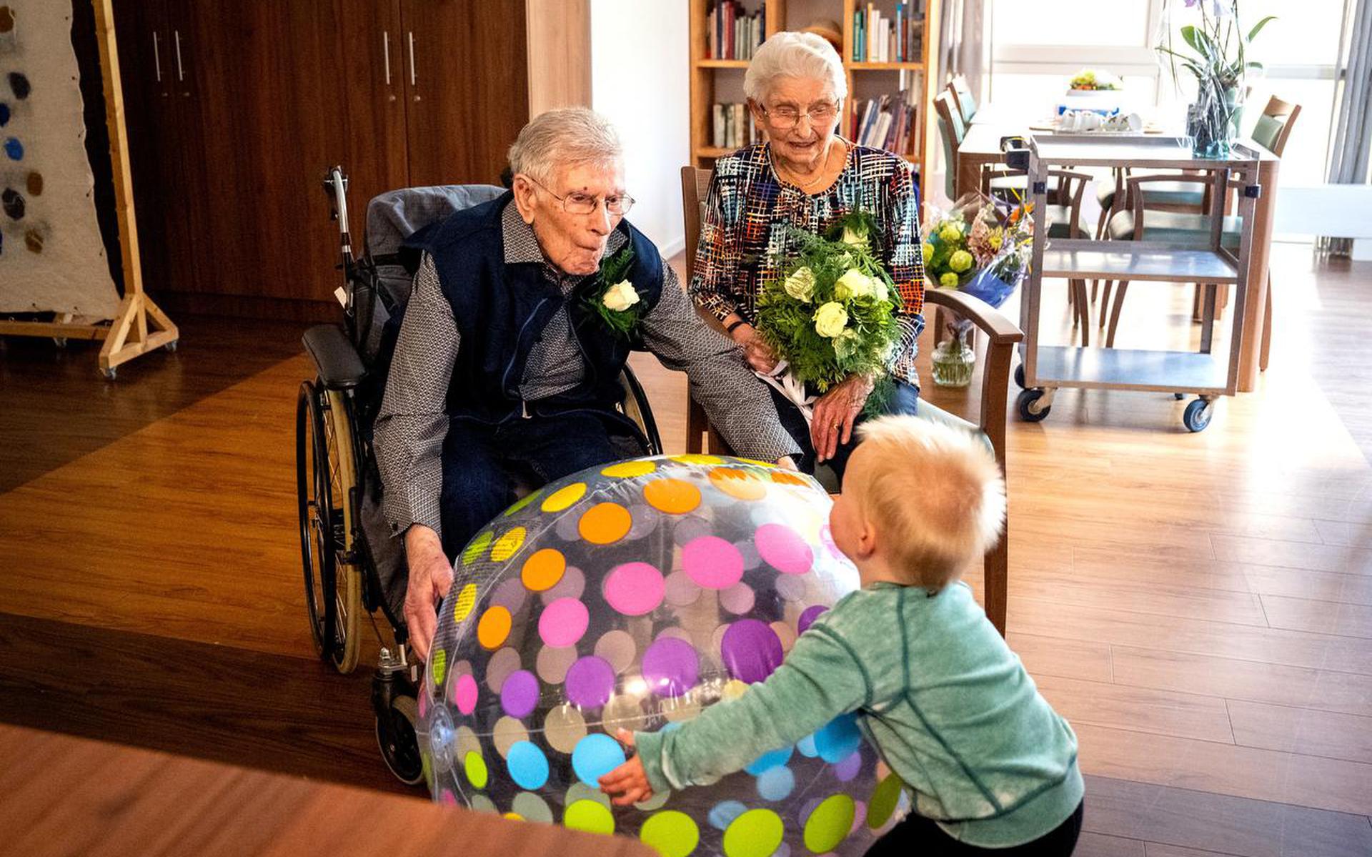 Martje Helmhout (91) En Sjoerd Tuinstra (94) Zijn 70 Jaar Getrouwd. Nog ...