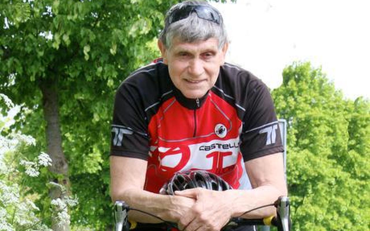 Willem Jongsma maakt zich op voor zijn veertigste Elfstedentocht op de fiets. ,,Ik ha yn al dy jierren noch net ien kear gekke dingen meimakke as in ûngelok hân. Mar je moatte de hiele dei wol o sa skerp bliuwe.’’ Willem Jongsma maakt zich op voor zijn veertigste Elfstedentocht op de fiets. ,,Ik ha yn al dy jierren noch net ien kear gekke dingen meimakke as in ûngelok hân. Mar je moatte de hiele dei wol o sa skerp bliuwe.’’